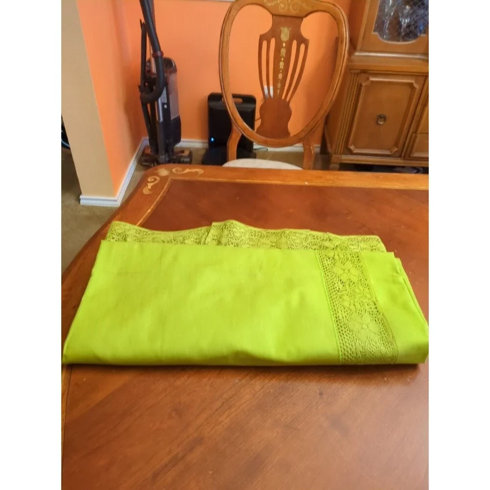 Lime Green Tablecloth Lace Edge 63
